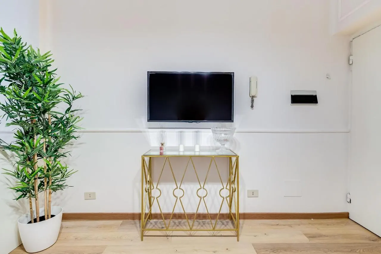 Via Del Corso Charme Apartment Rome Italy